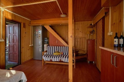 Homey house boat, great location Docked boat in Belgrade