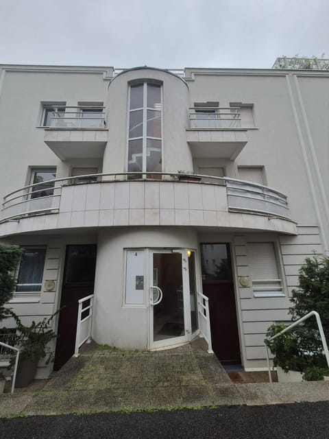 Studio a Suresnes Apartment in Puteaux