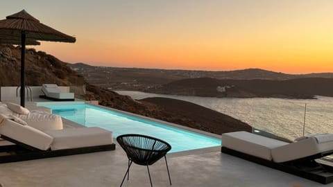 Patio, Nearby landmark, Natural landscape, View (from property/room), Mountain view, Pool view, Sea view, Swimming pool, Sunset, sunbed