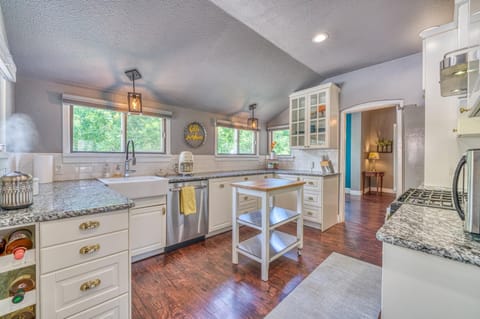 Walk to Dtwn Colorful Cañon City Home with Grill! House in Canon City