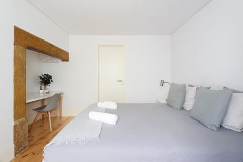 Bed, Photo of the whole room, Decorative detail, Bedroom
