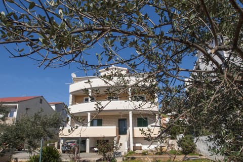 Property building, Facade/entrance, Off site