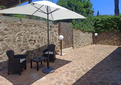 Patio, Day, Summer, BBQ facilities
