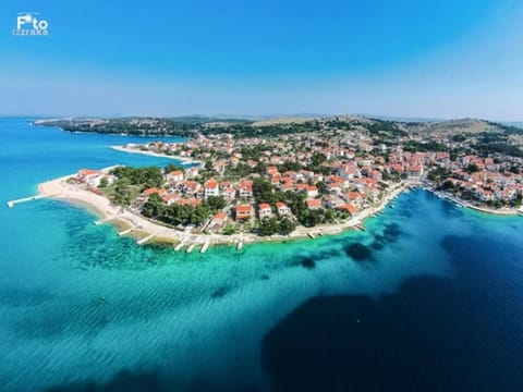 Neighbourhood, Beach