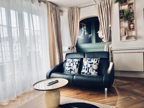 le Boudoir de Longchamp Apartment in Puteaux