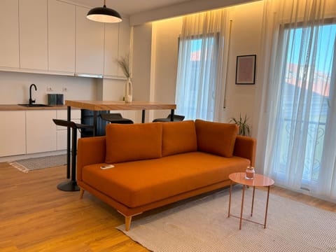Kitchen or kitchenette, Seating area