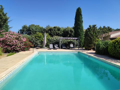 Chambre avec clim piscine proche centre ville d'Uzès Apartment in Provence-Alpes-Côte d'Azur