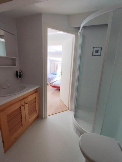 Chambre avec clim piscine proche centre ville d'Uzès Apartment in Provence-Alpes-Côte d'Azur