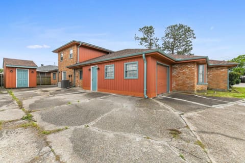 Property building, Day, Street view