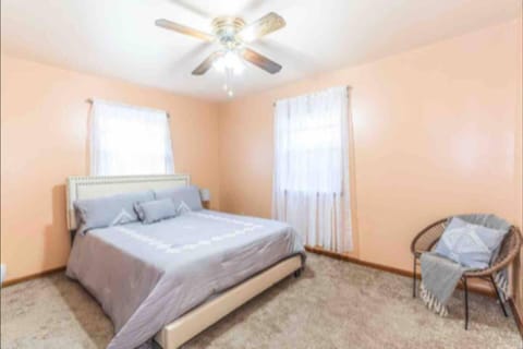 Bed, Photo of the whole room, Bedroom