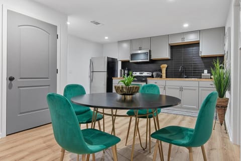 Family-Friendly 2BR Getaway Apartment in Mableton