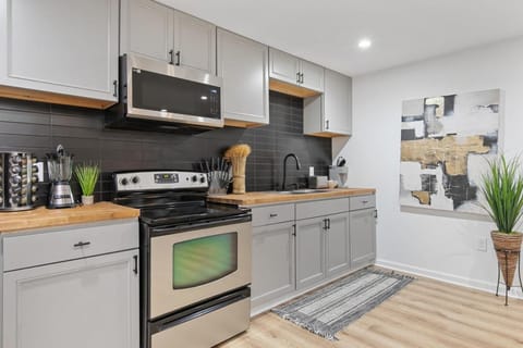Family-Friendly 2BR Getaway Apartment in Mableton