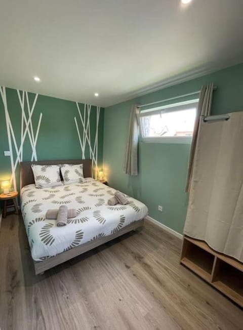 Bed, Photo of the whole room, Bedroom, towels, wardrobe