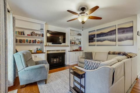 Rustic Retreat House in Franklin