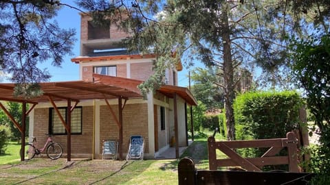 Property building, Patio, Day, Garden, Garden view