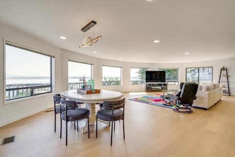 Spacious Camano Home with Hot Tub and Water Views! House in Camano Island