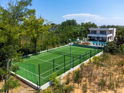 Tennis court