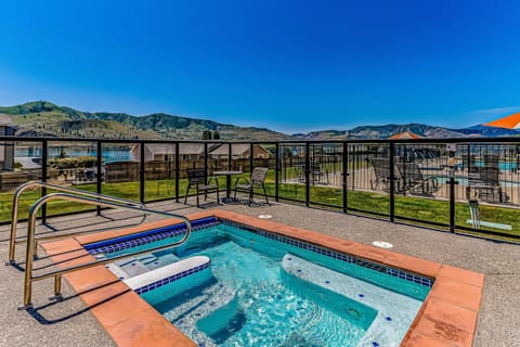Lake Chelan Shores: To Ski or Knot #18-6 Apartment in Chelan (In Town)