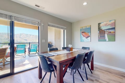Lake Chelan Shores: To Ski or Knot #18-6 Apartment in Chelan (In Town)