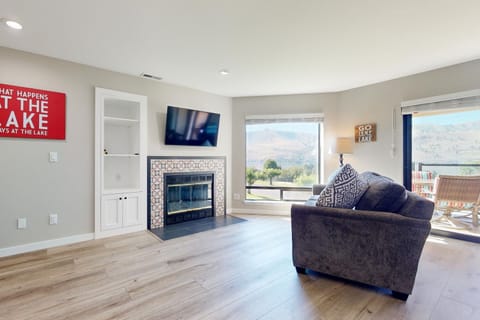 Lake Chelan Shores: To Ski or Knot #18-6 Apartment in Chelan (In Town)