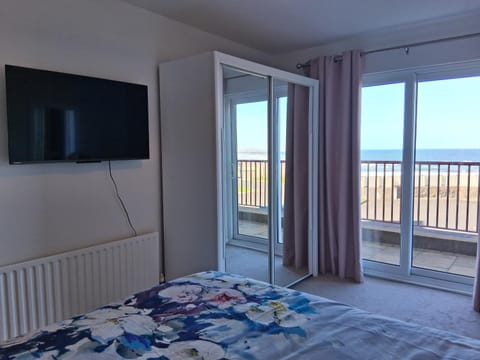 Bed, TV and multimedia, Bedroom, Sea view