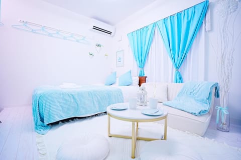 Living room, Photo of the whole room