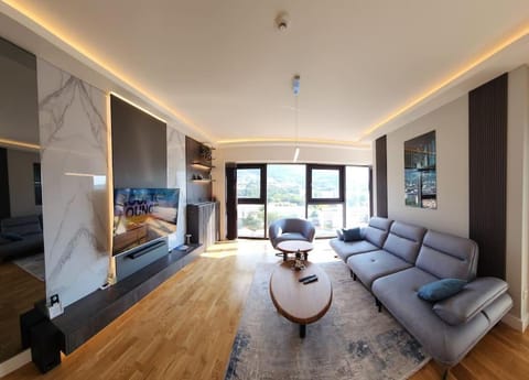 Communal lounge/ TV room, TV and multimedia, Living room, Seating area, Evening entertainment