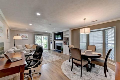 Walk to Avalon or Downtown 3 House in Alpharetta