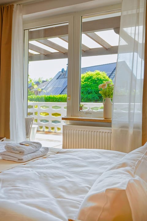 Bed, Balcony/Terrace, Living room