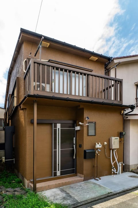 Property building, Day, Balcony/Terrace