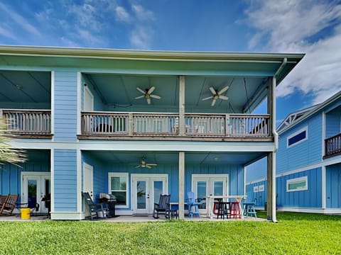 Property building, Patio, Facade/entrance