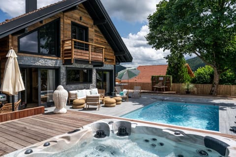 Property building, Hot Tub, Pool view, Swimming pool, sunbed