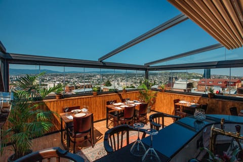 Patio, Restaurant/places to eat, Balcony/Terrace