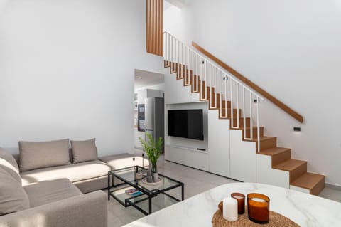TV and multimedia, Living room, Seating area, internet