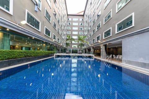 Property building, Day, Pool view, Swimming pool