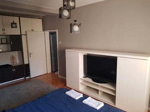 Bed, TV and multimedia, Photo of the whole room, Bedroom, wardrobe