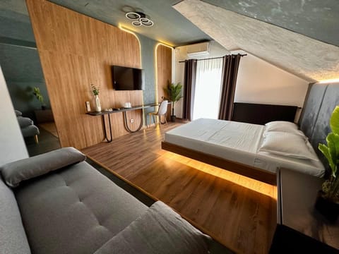 Photo of the whole room, Bedroom