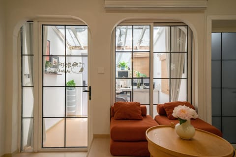 Seating area, Dining area