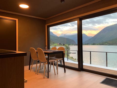 Natural landscape, View (from property/room), Balcony/Terrace, Living room, Seating area, Dining area, Lake view, Mountain view