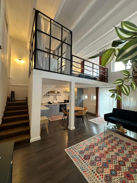 Kitchen or kitchenette, Living room, Seating area