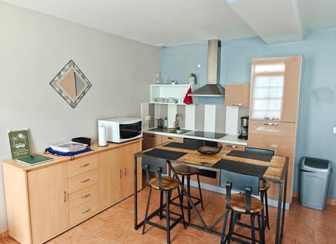 Kitchen or kitchenette, Dining area, oven, stove