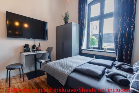 Bed, TV and multimedia, Photo of the whole room, Evening entertainment, Bedroom