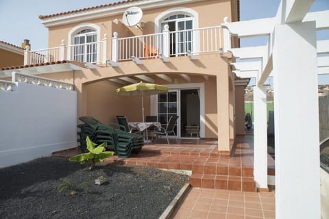 Facade/entrance, Balcony/Terrace, Seating area, Garden view