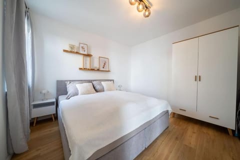 Bed, Bedroom, wardrobe