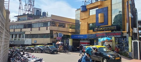 Property building, Day, People, Neighbourhood, City view, Street view, Location, Parking