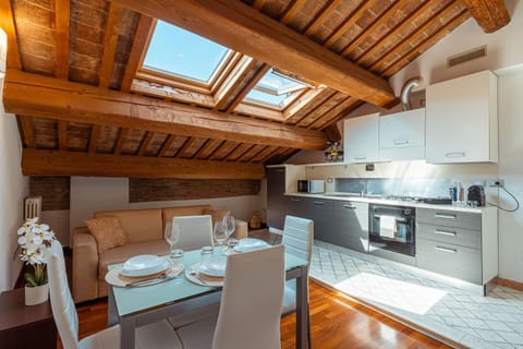Kitchen or kitchenette, Living room, Seating area, Dining area, pet friendly