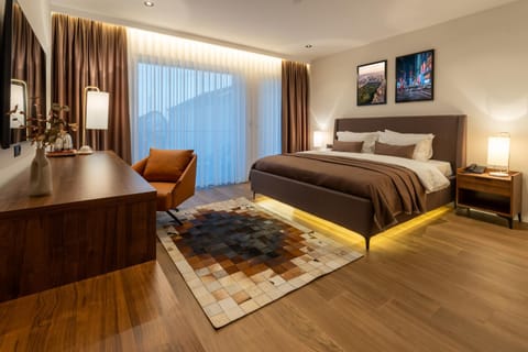 Bed, TV and multimedia, Photo of the whole room, Bedroom