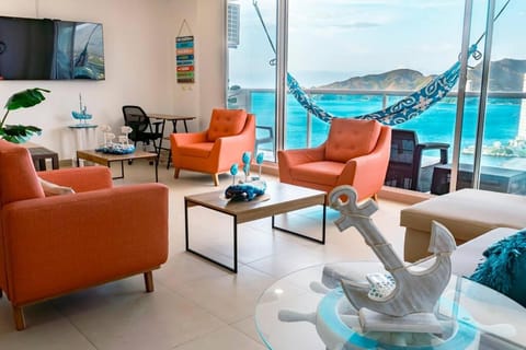 Communal lounge/ TV room, Sea view