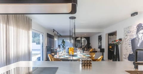 Grand Spa-Francorchamps Villa - Chalourous "home sweat home" for Families, Friends & Pilots - Splendid 4-Bedroom with Home Cinema theater & pool Villa in Wallonia, Belgium