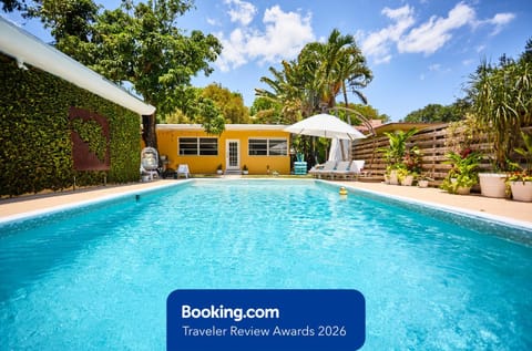 Property building, Day, Garden, Garden view, Pool view, Swimming pool, sunbed